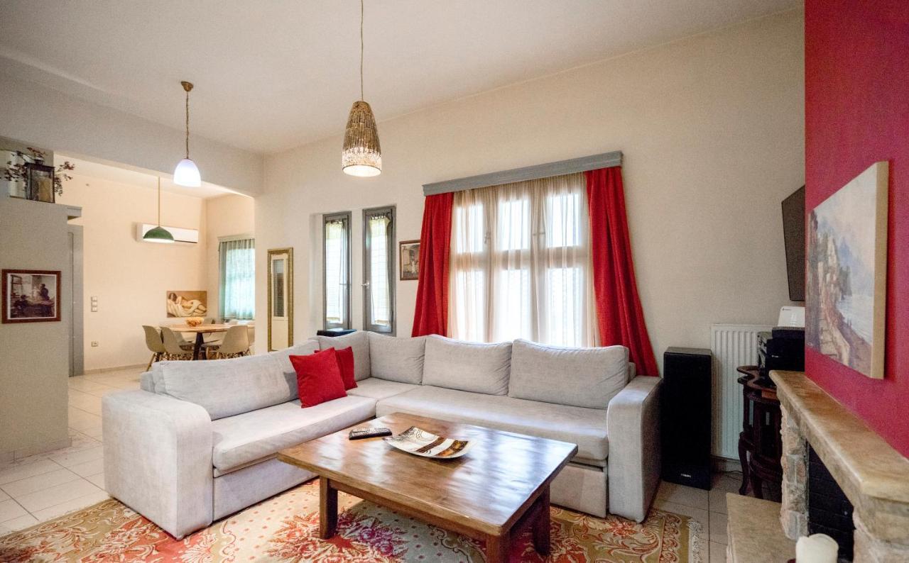 120 négyzetméteres, 2 hálószobás, 2 saját fürdőszobával rendelkező Apartman Agia Paraskevi területé Apartman Athén Kültér fotó
